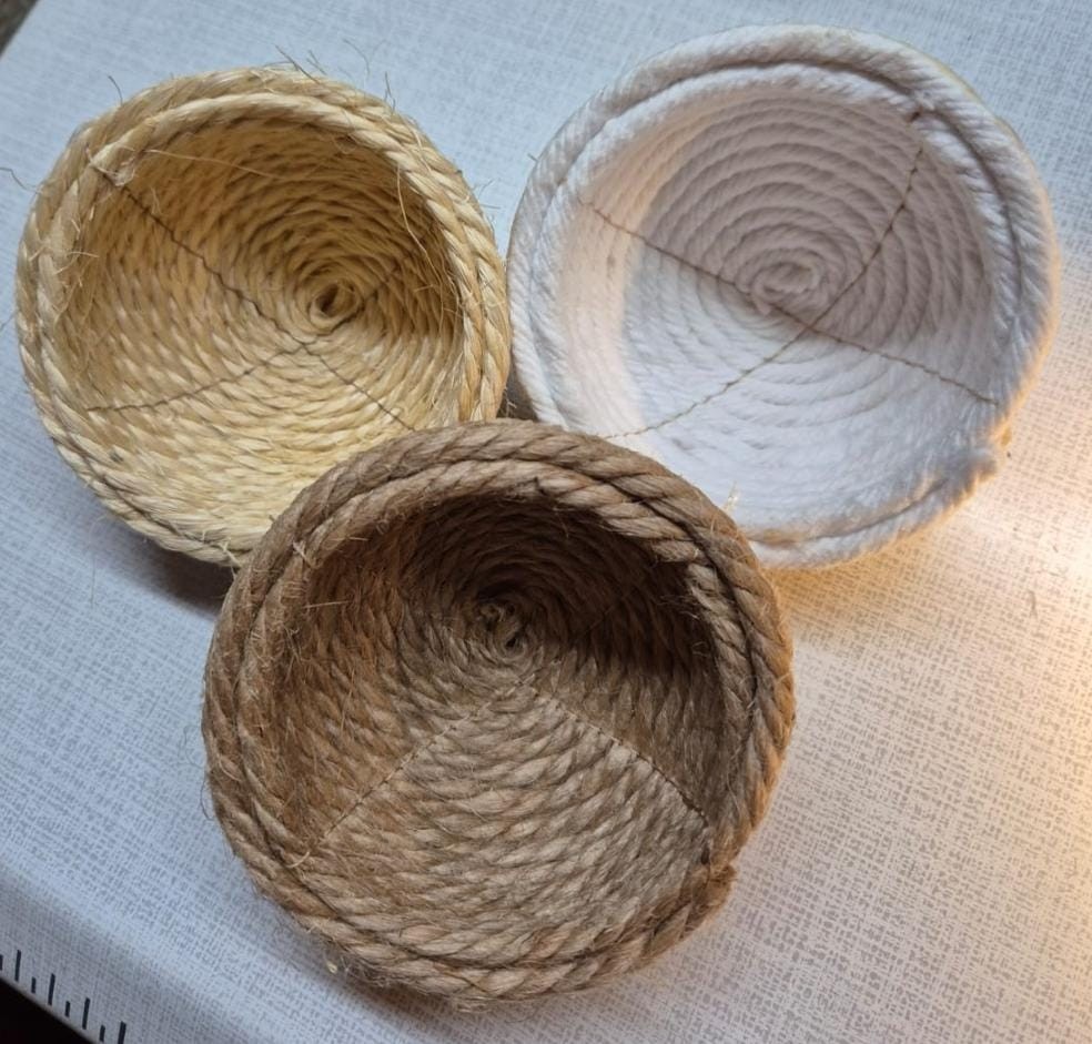 Nido Cuerda .Cosido y encolado. Idoneo para fauna europea:Jilgueros,verderones.. Fauna americana: Cardenalitos... y canario